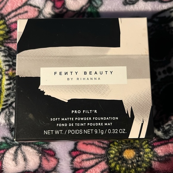 Fenty Beauty 180 Pro Filt’r Soft Matte Powder Foundation - Picture 3 of 7